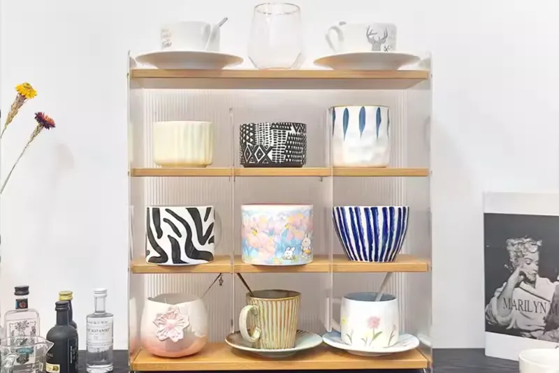 Acrylic and solid wood combination cup holder